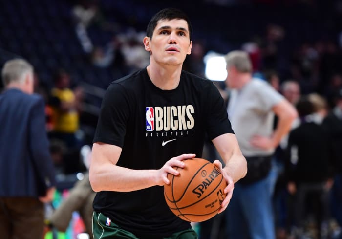 Ersan Ilyasova warms up for the Milwaukee Bucks